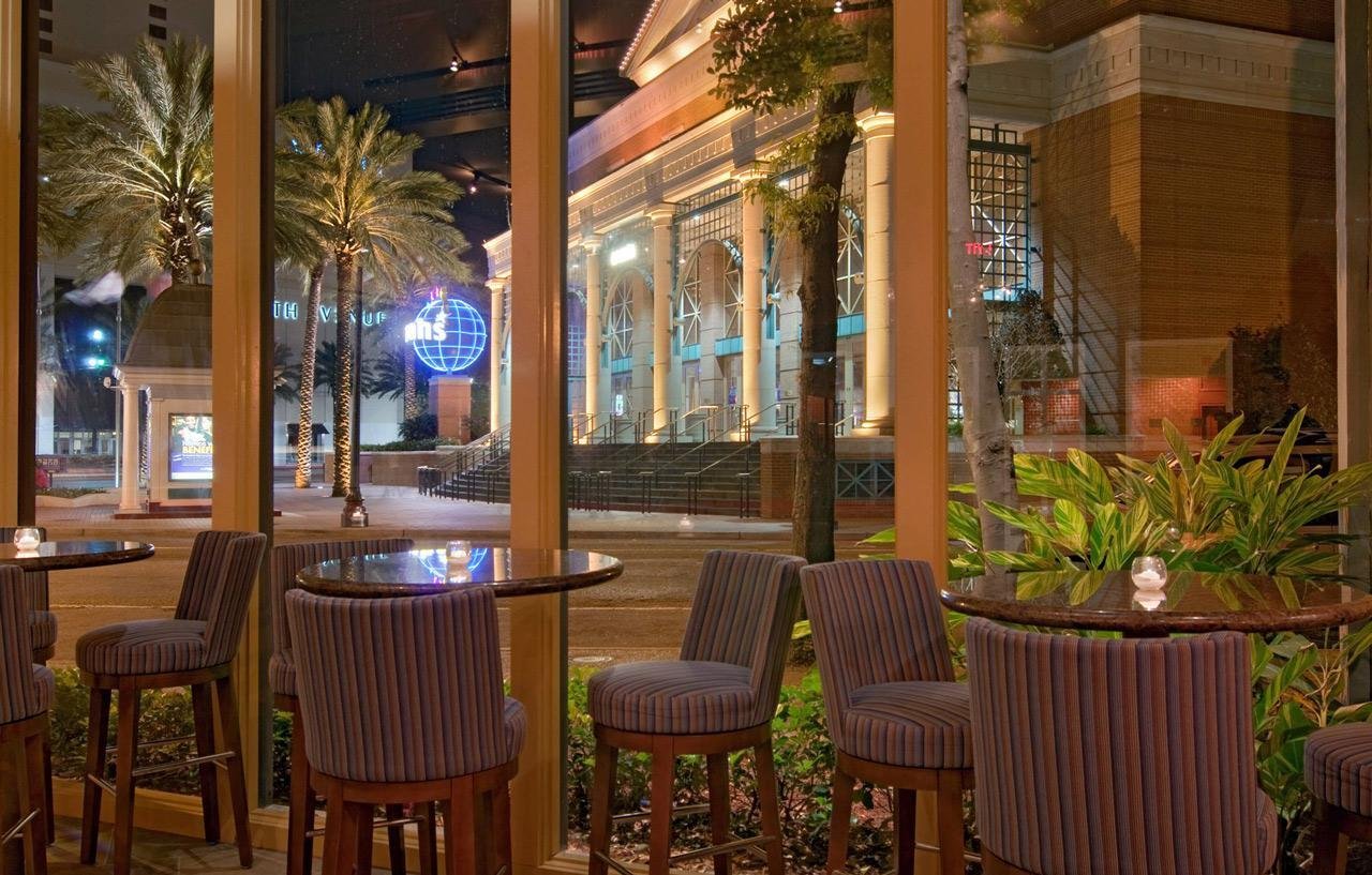 DoubleTree by Hilton New Orleans, at the table