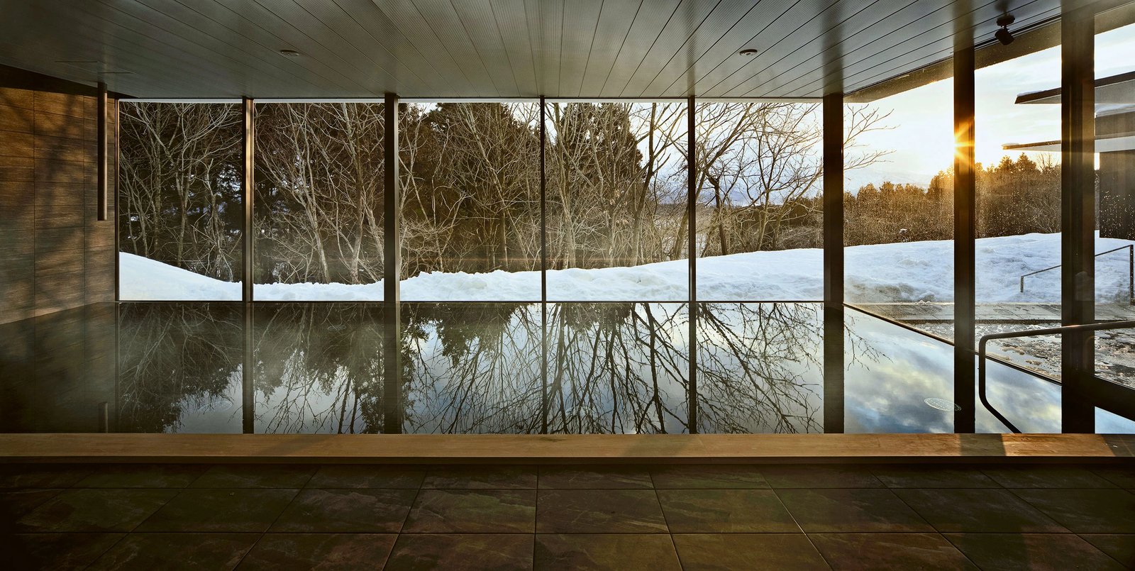 Snow Peak FIELD SUITE SPA HEADQUARTERS