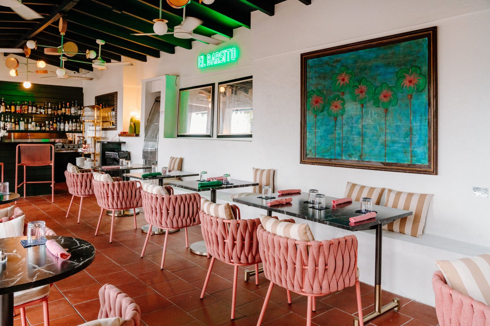 The Pink Palm Hotel, el barsito