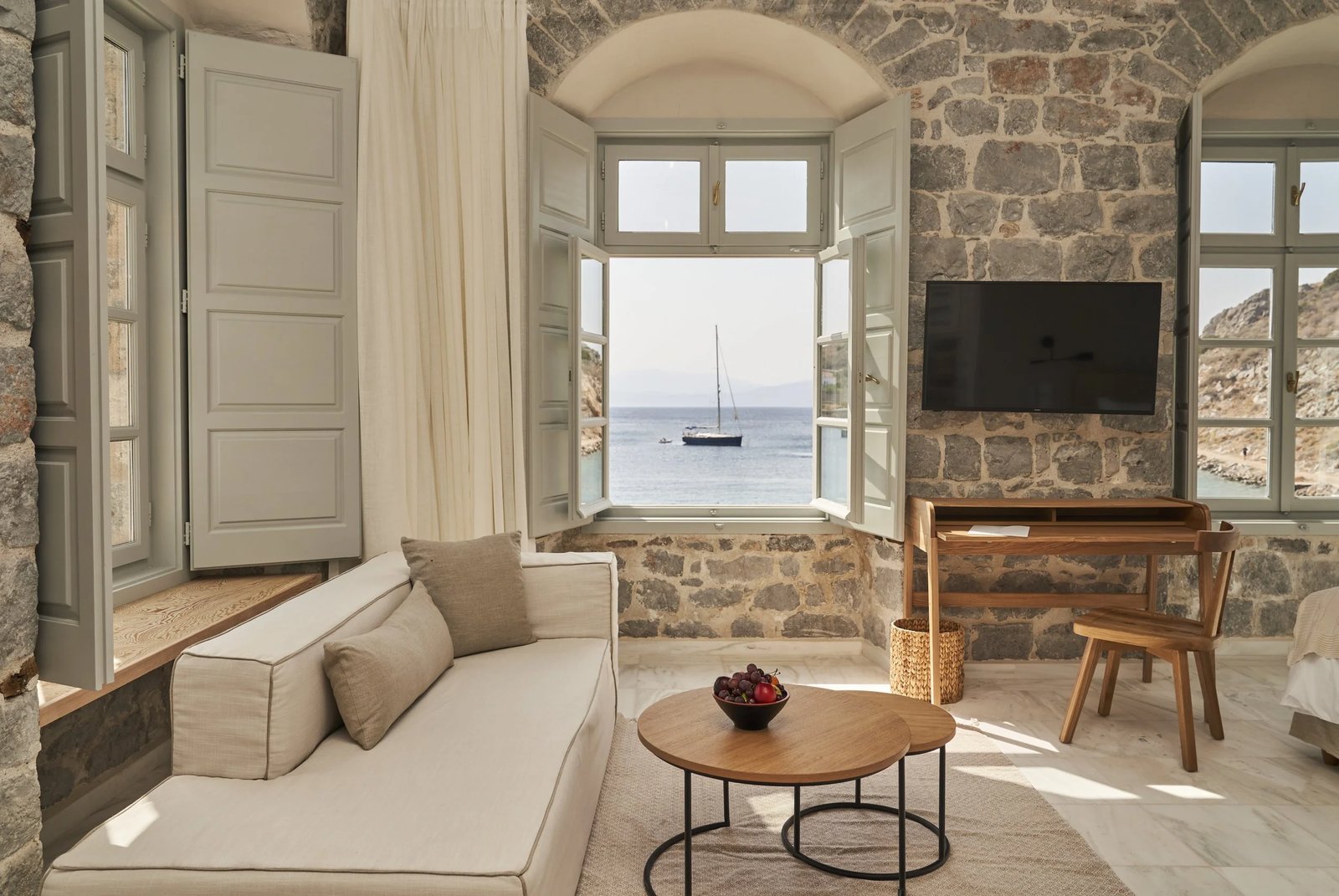 Mandraki Beach Resort