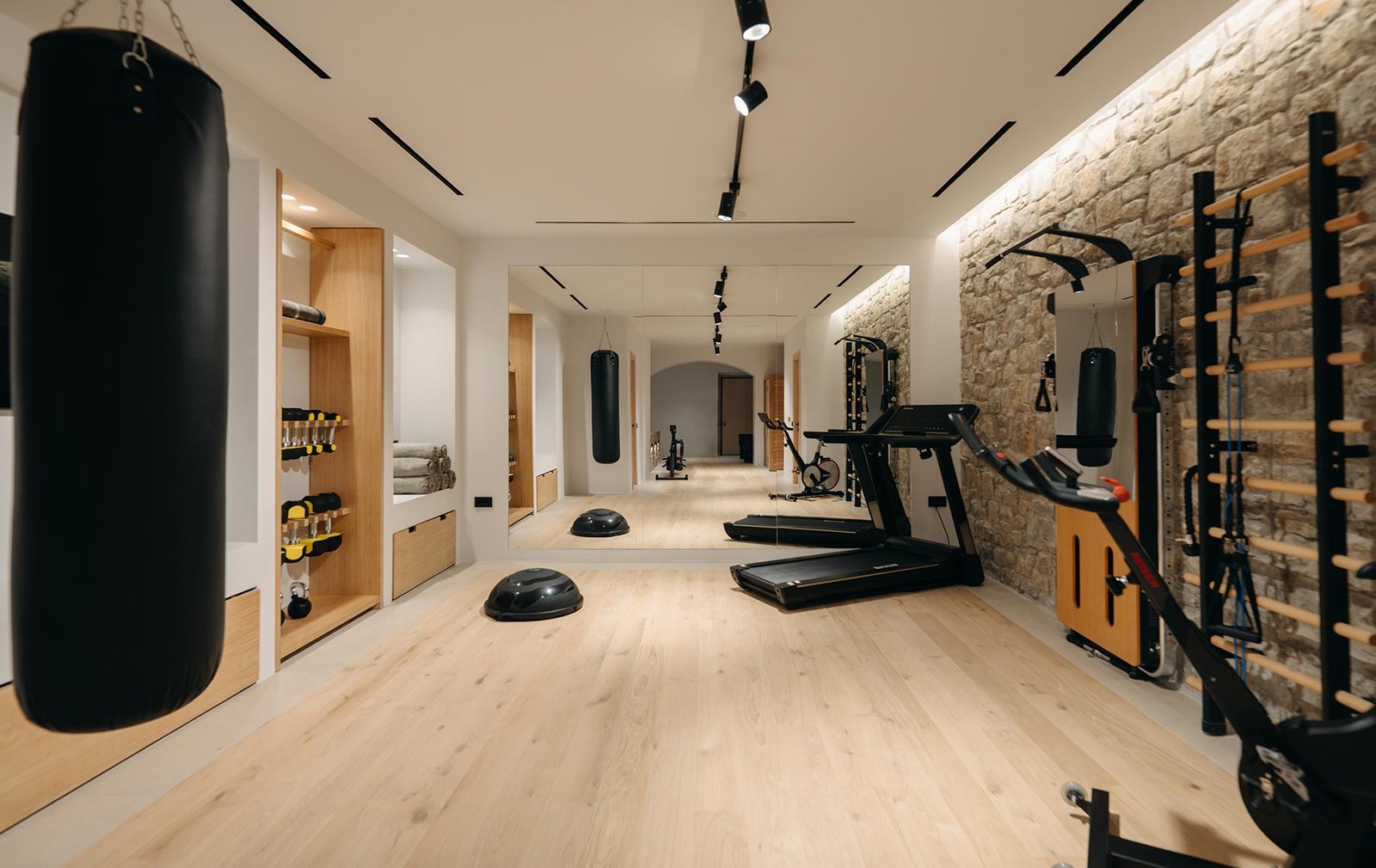 Bard De Sol, the gym