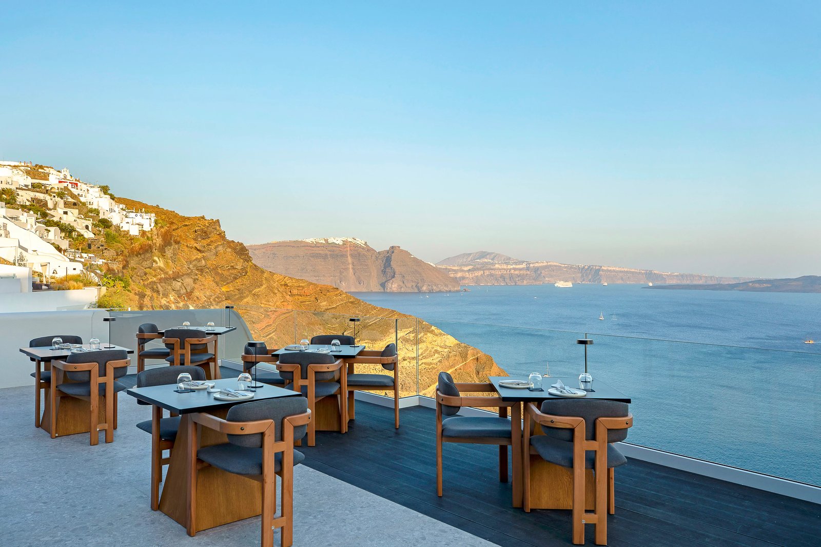 Hom Santorini, hom restaurant