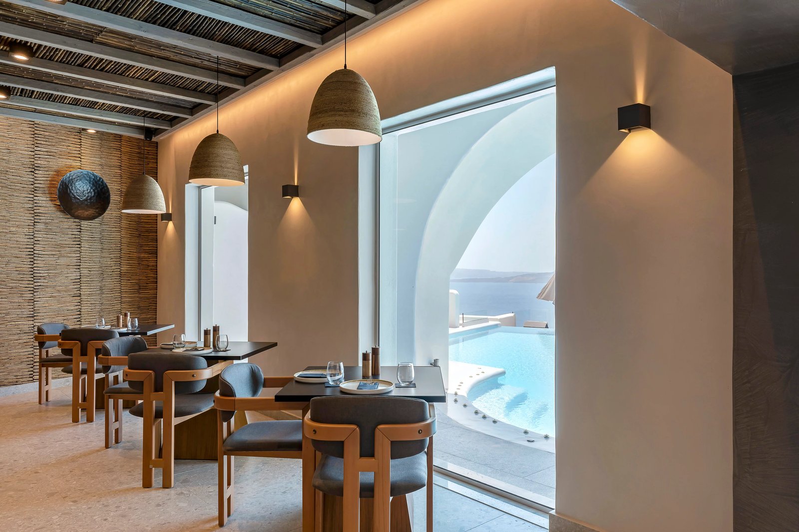 Hom Santorini, hom restaurant