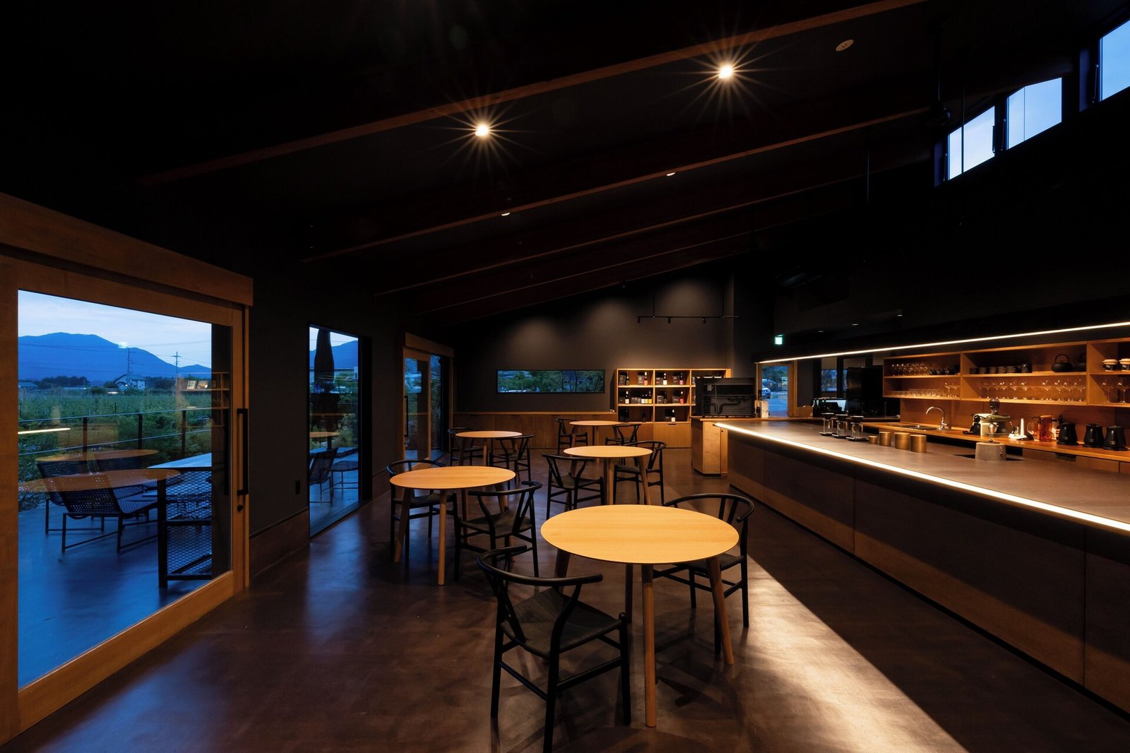 7c Villa & Winery, at the table