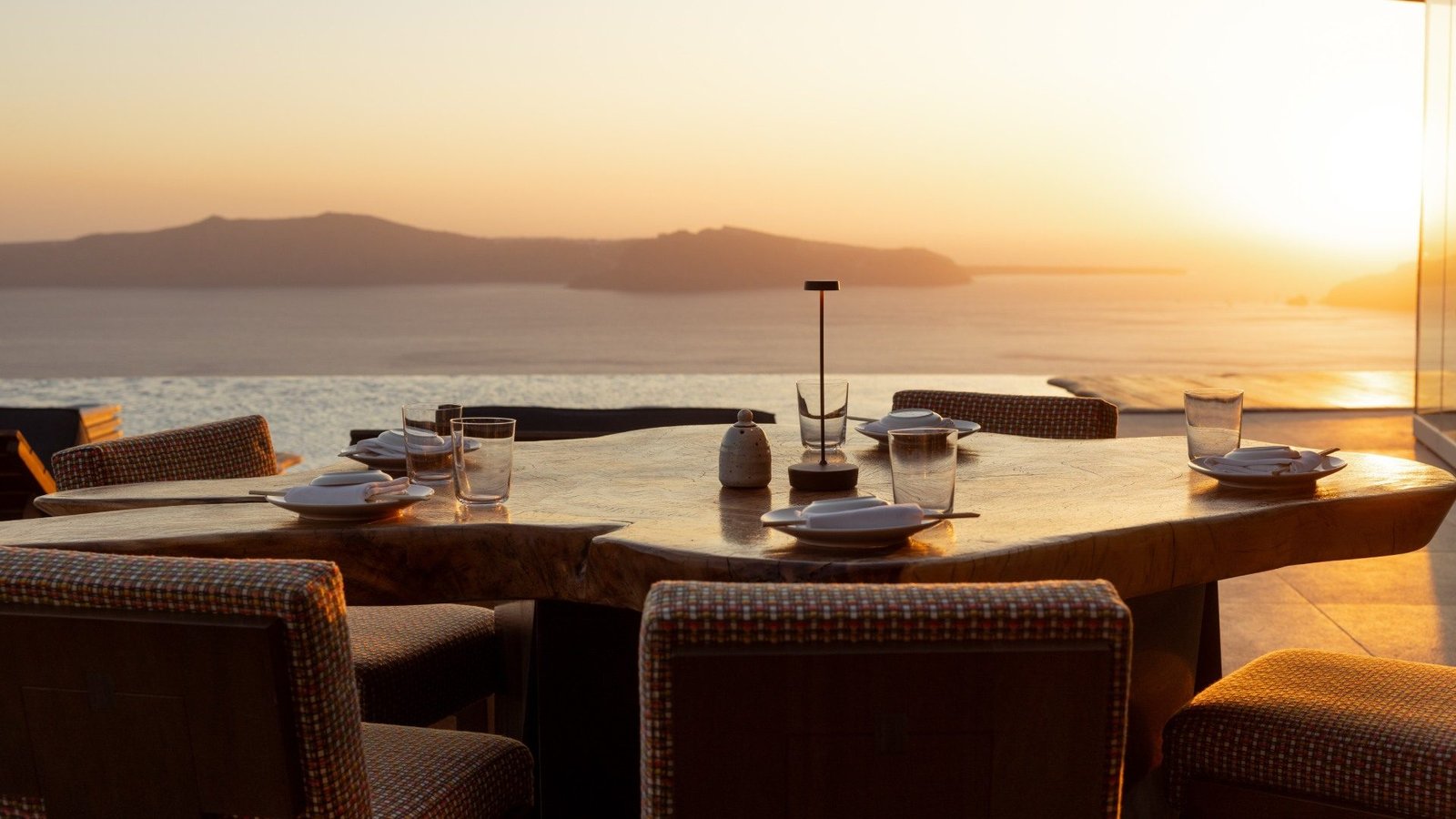 Cavo Tagoo Santorini, roka santorini