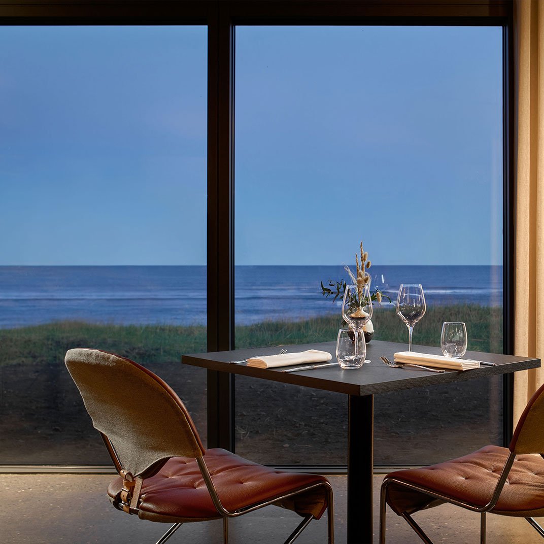 Black Sand Hotel, ómur restaurant