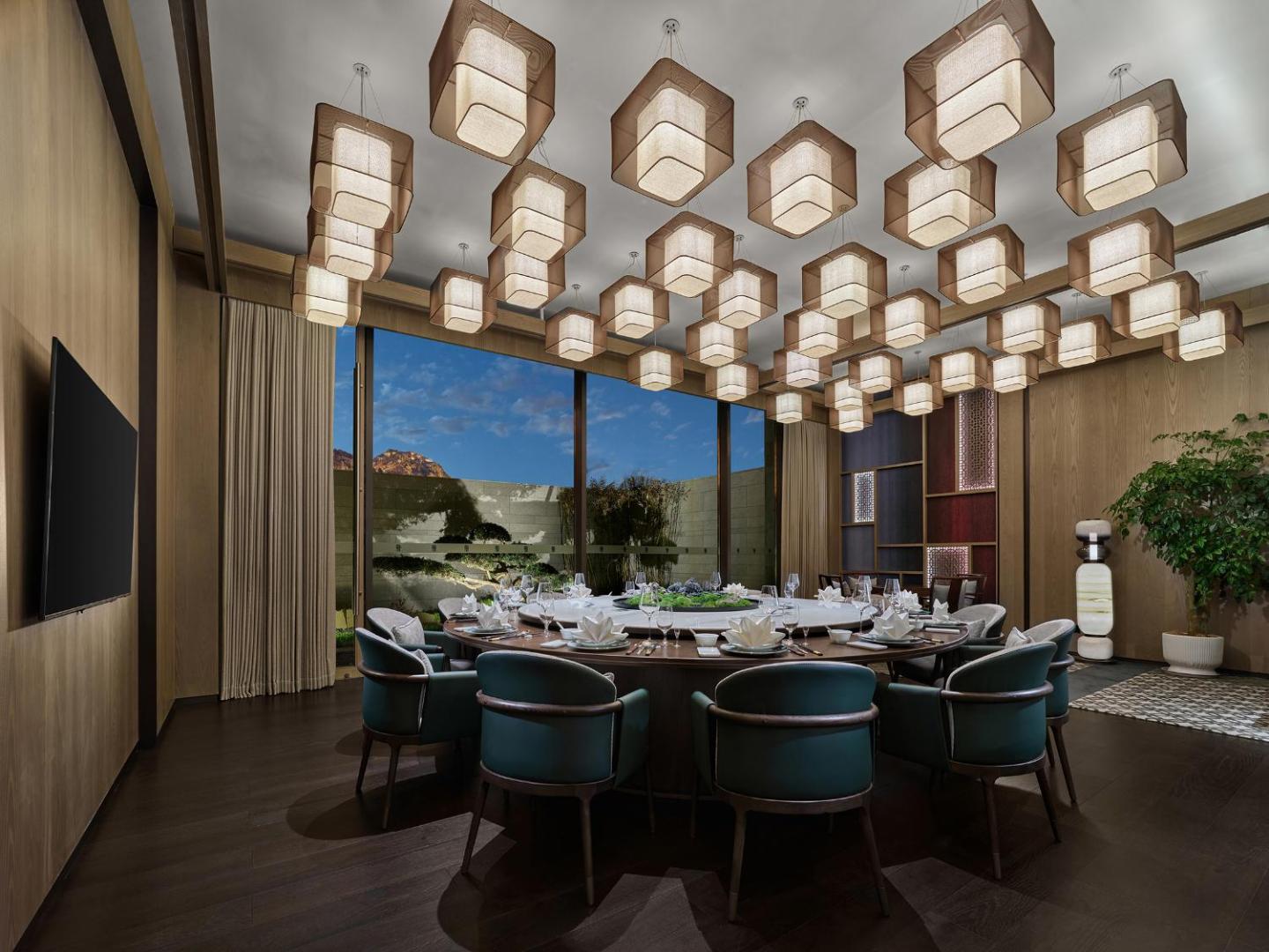 Banyan Tree Suzhou Shishan, at the table