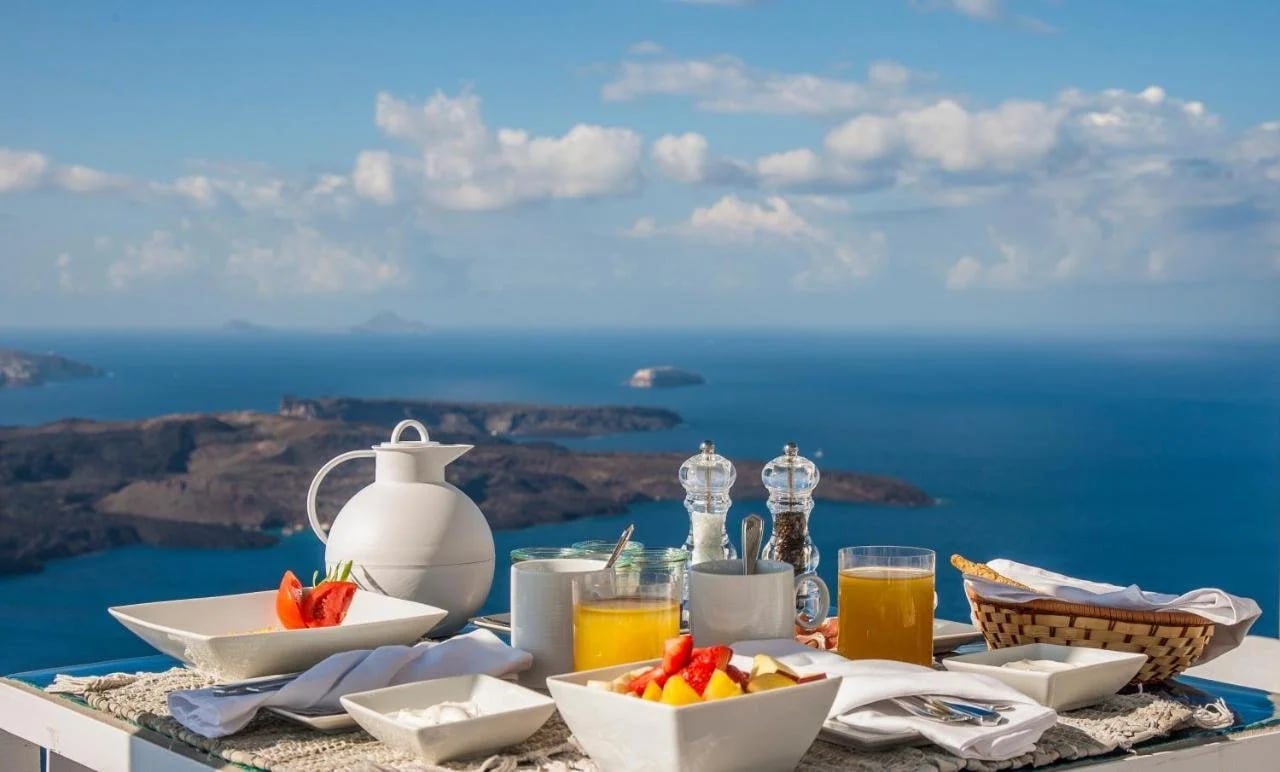 Iconic Santorini, icons restaurant & cocktail bar
