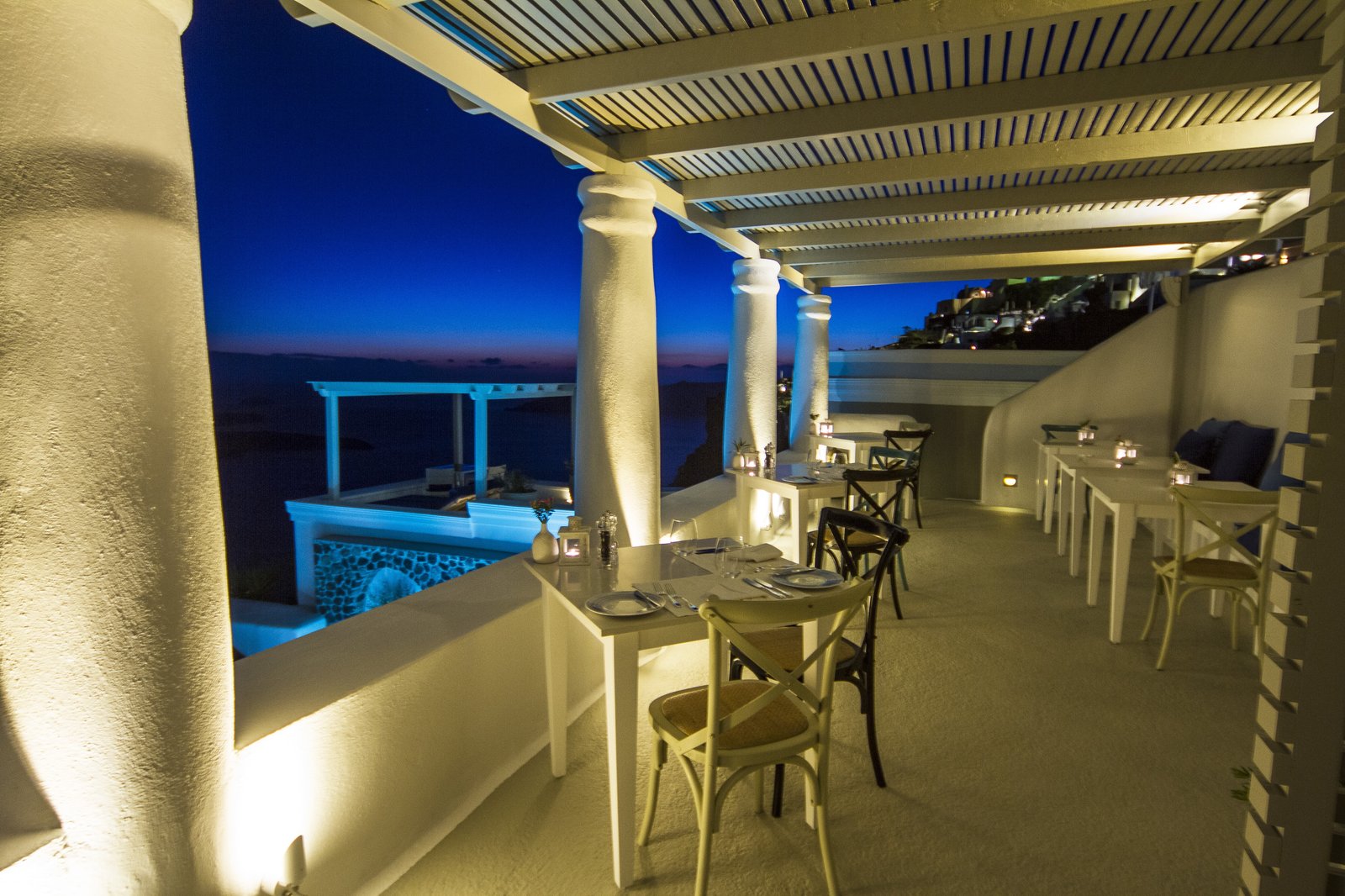 Iconic Santorini, icons restaurant & cocktail bar