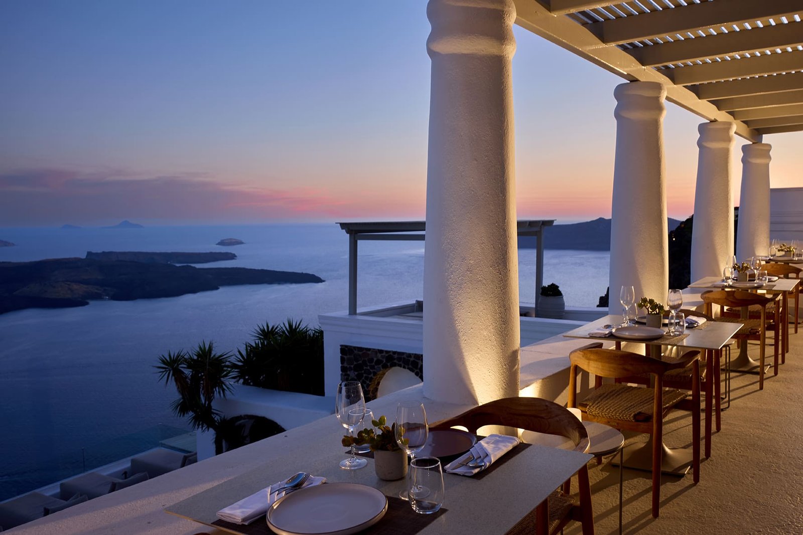 Iconic Santorini, icons restaurant & cocktail bar