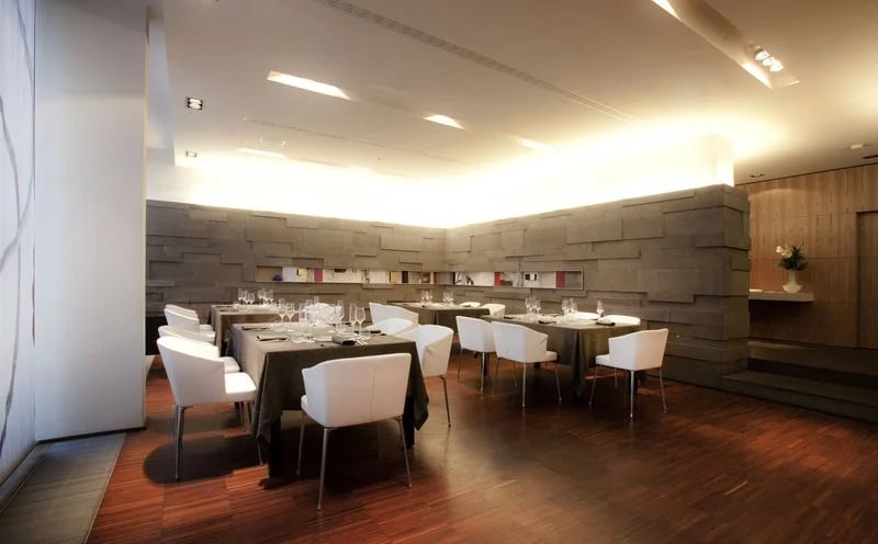 Becker ́s Hotel & Restaurant, at the table