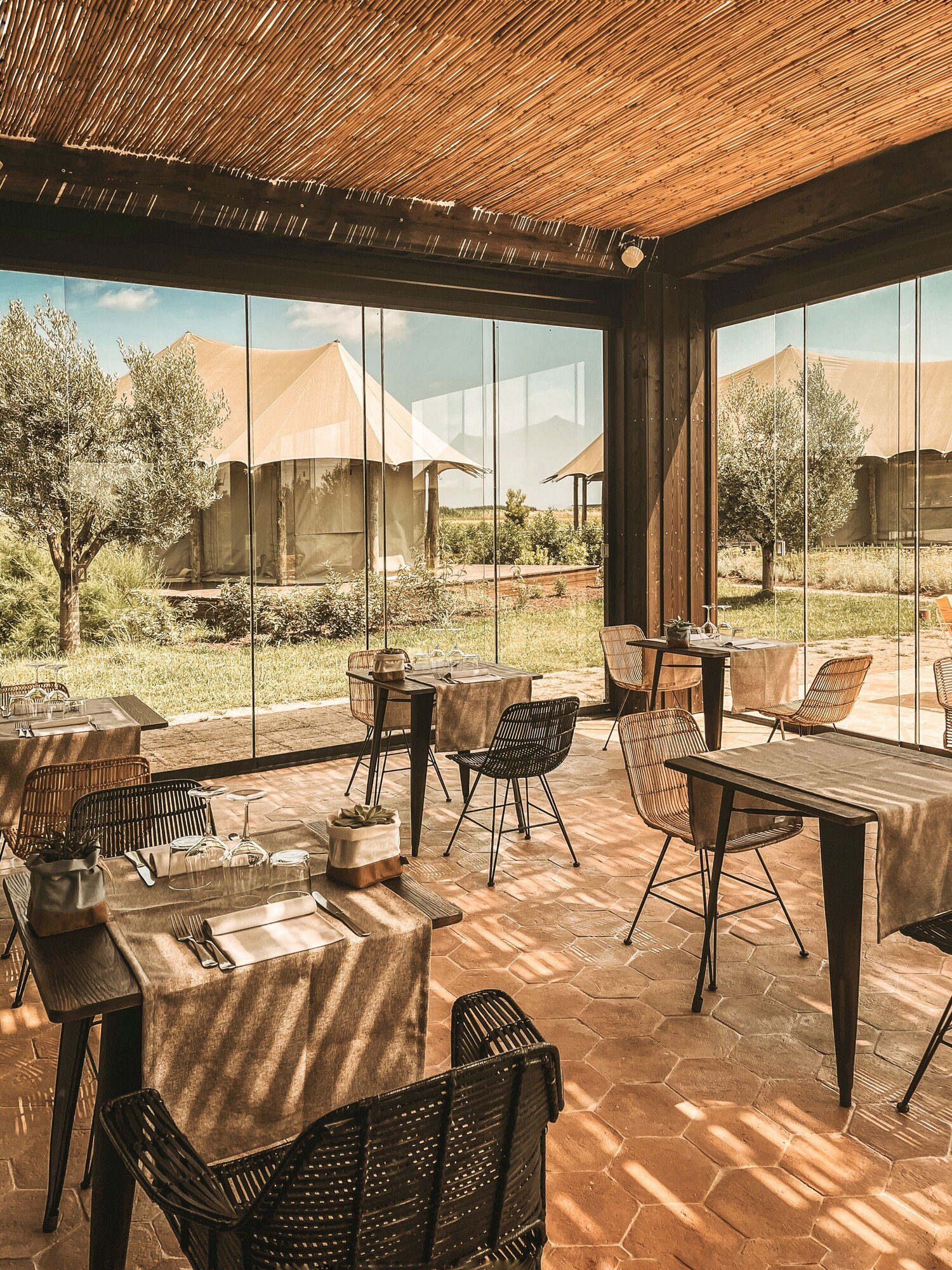 Terme di Vulci, at the table
