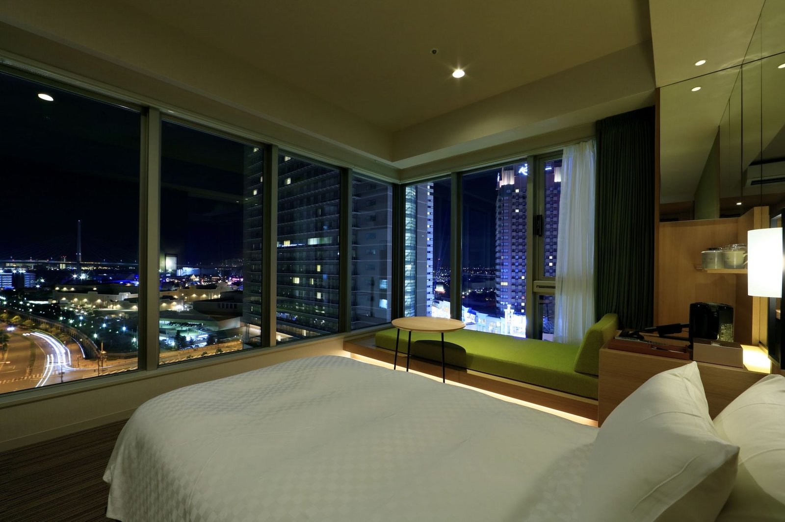 The Singulari Hotel & SkySpa — vibe
