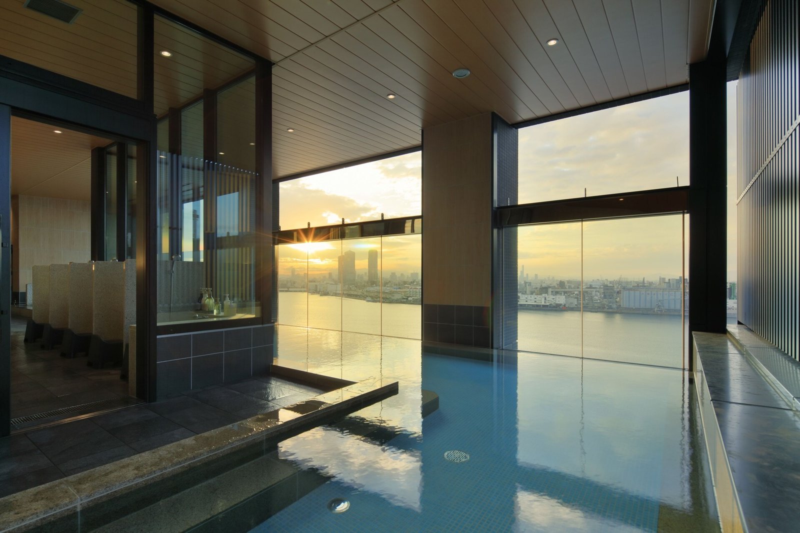 THE SINGULARI HOTEL & SKYSPA