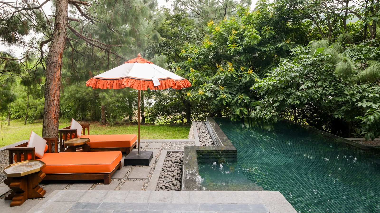 Pemako Punakha, the pool