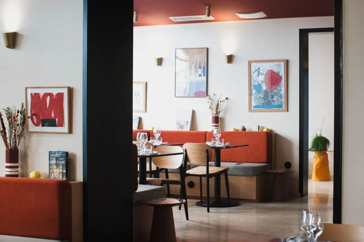 Maison Honnel, at the table