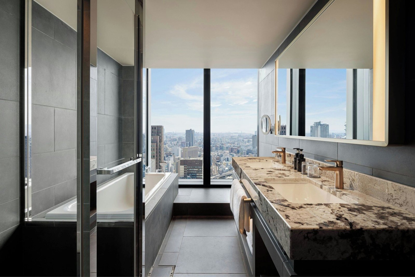 THE OSAKA STATION HOTEL — rooms