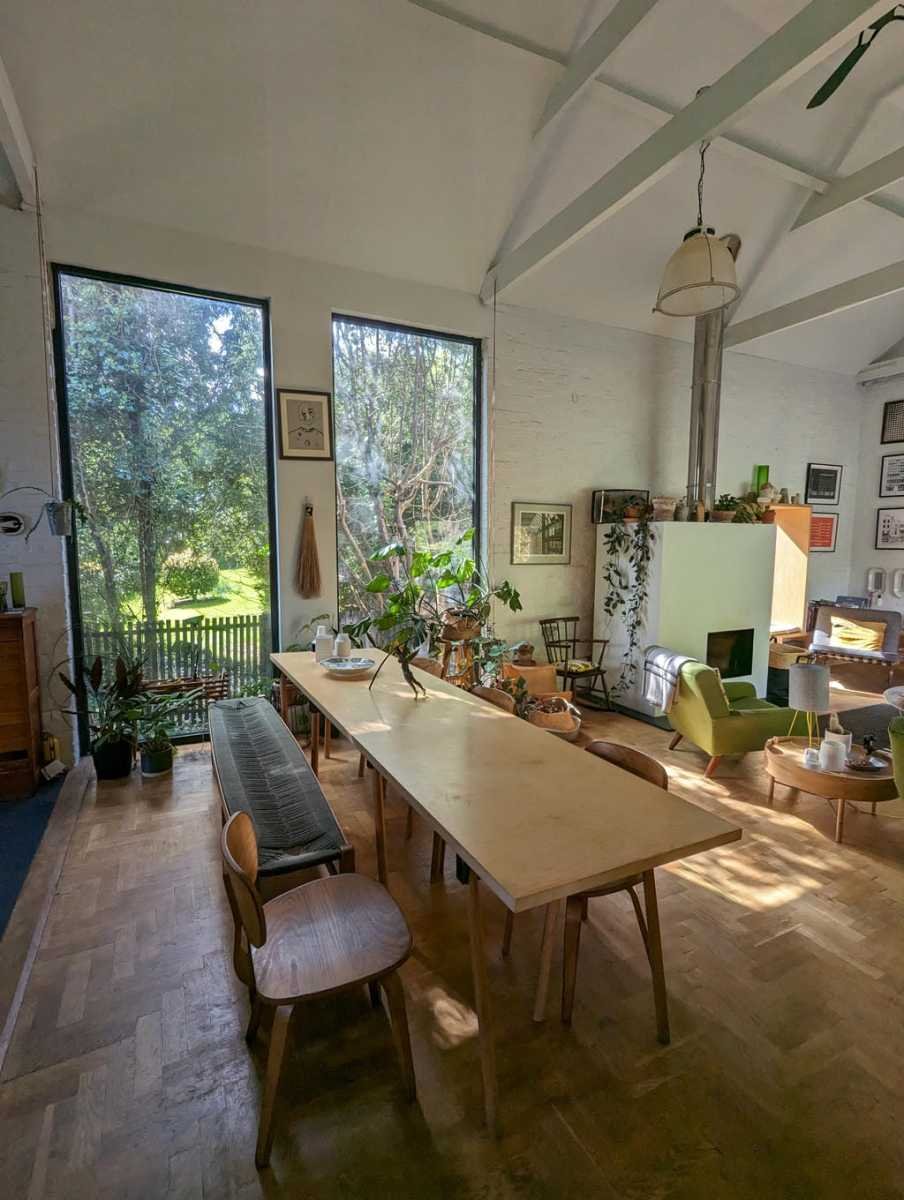Five Acre Barn, the barn