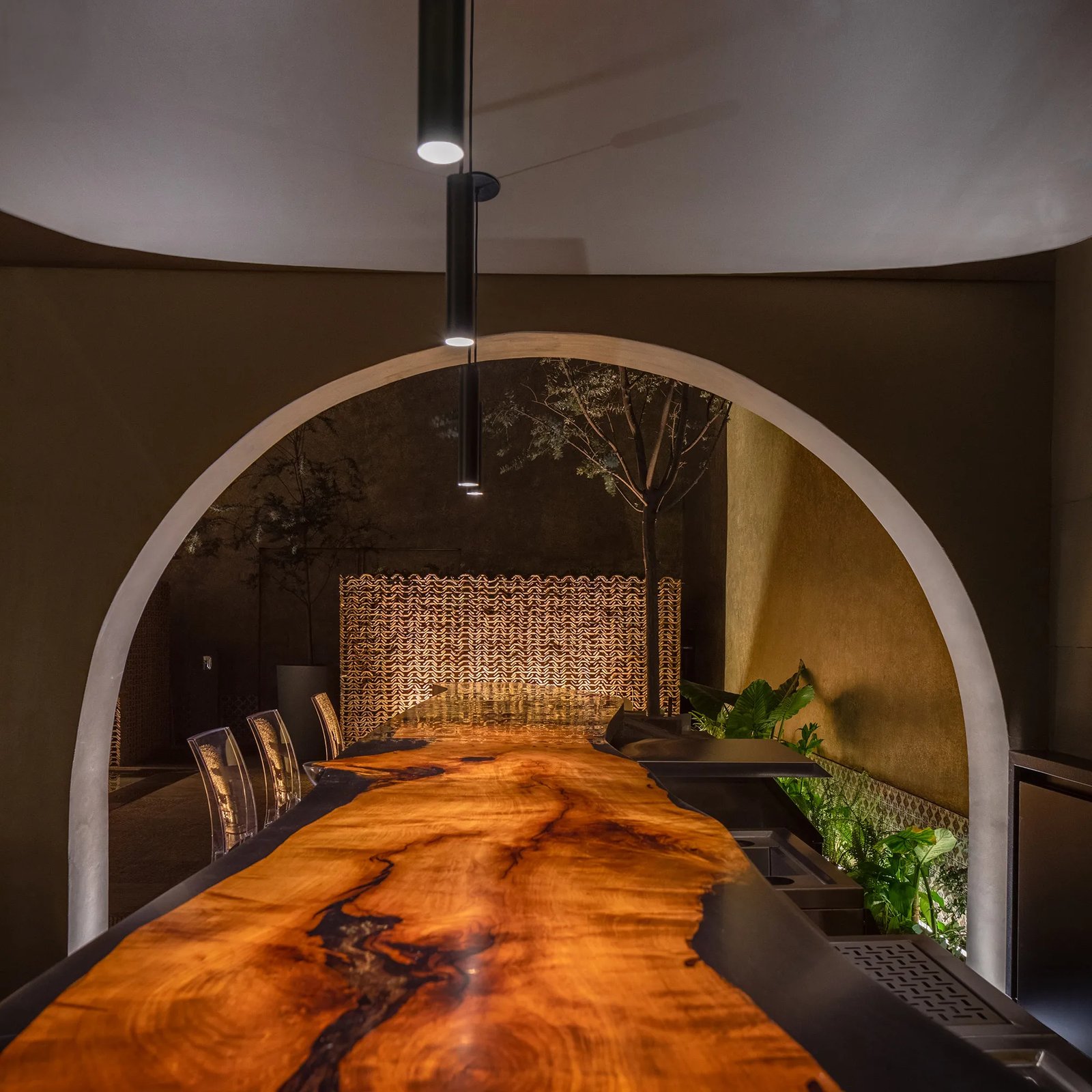 Tá Hotel de Diseño, at the table