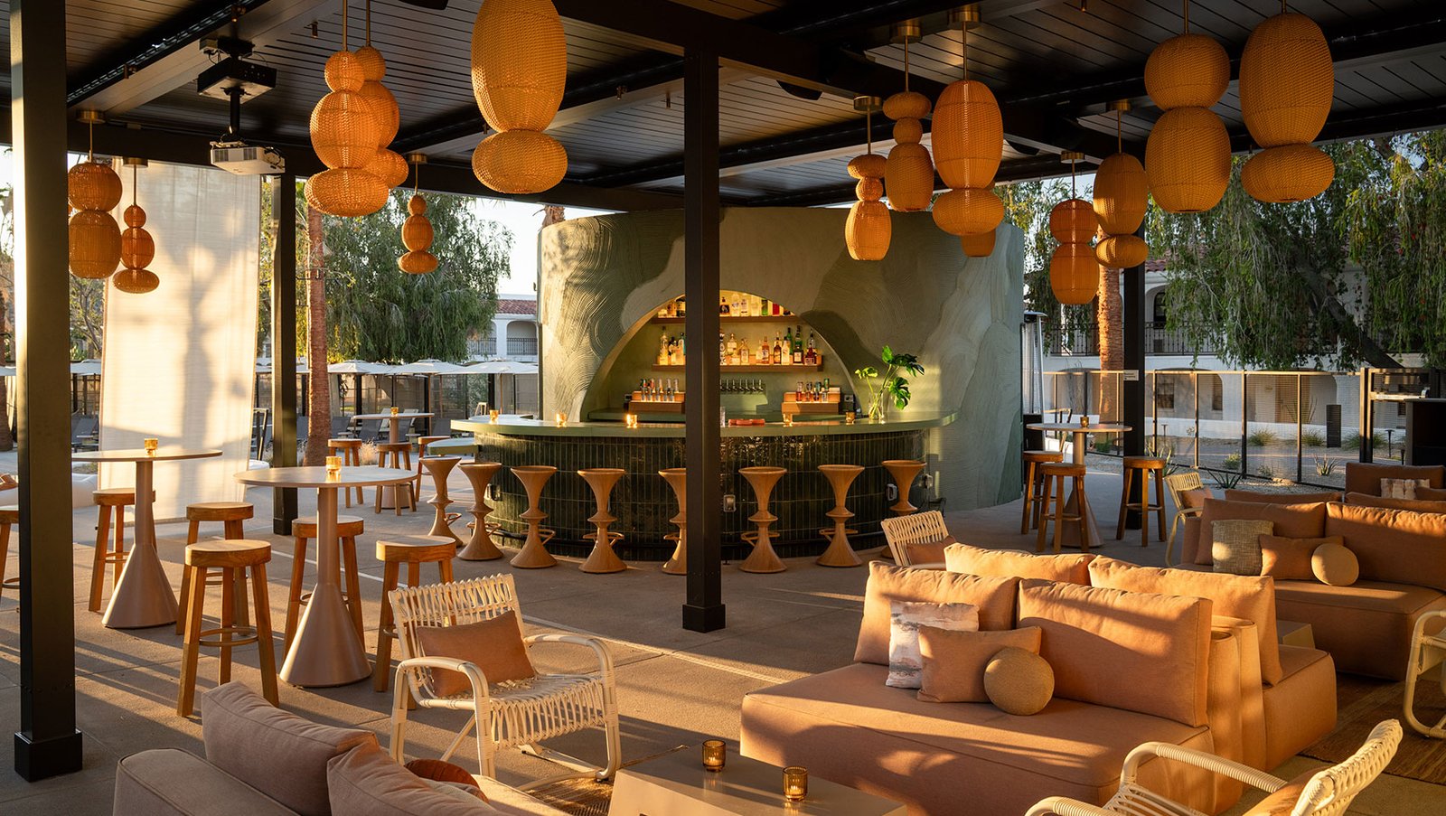 Kimpton Miralina Resort & Villas, cima pool bar