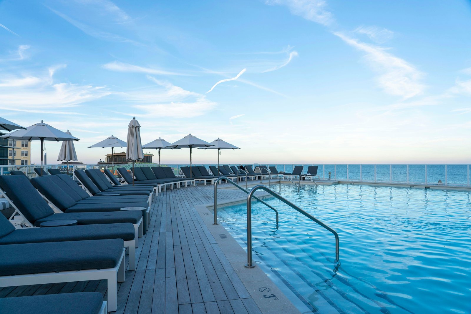 Wave Resort, the pool