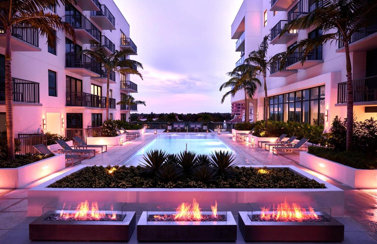 Hotel AKA West Palm, the pool