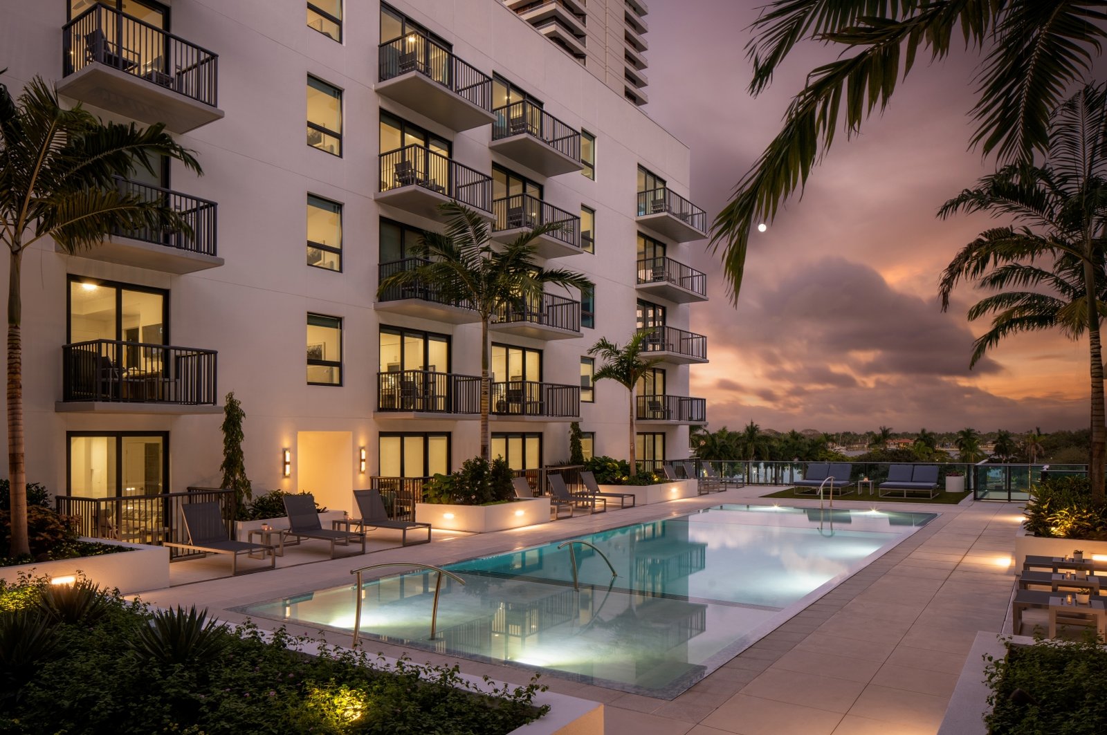 Hotel AKA West Palm, the pool