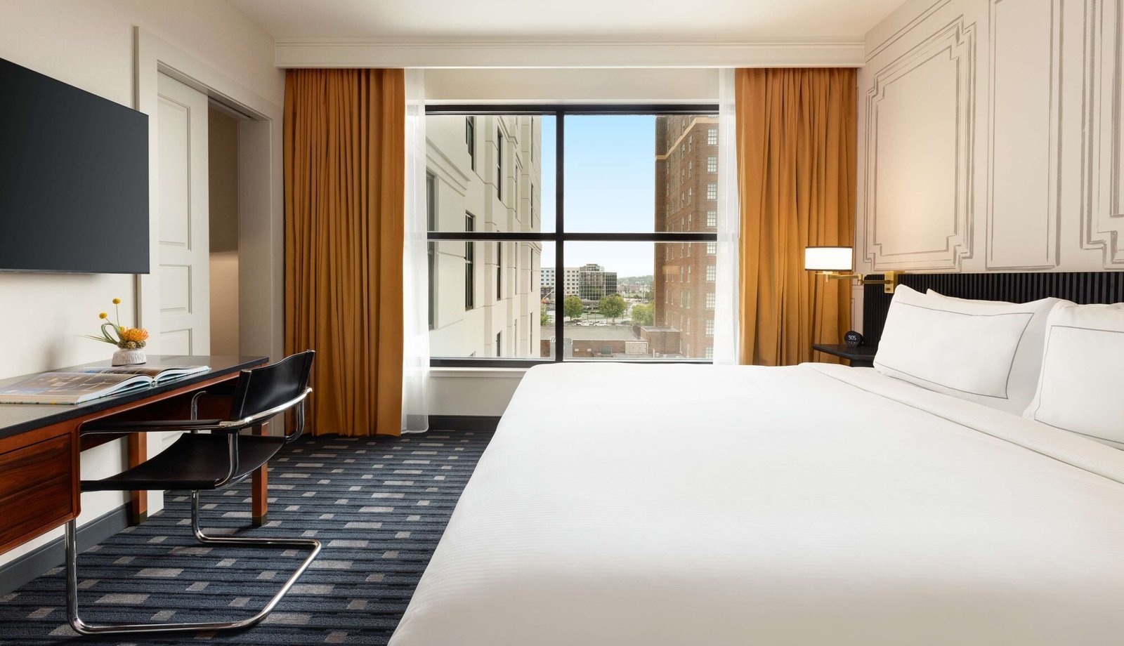 106 Jefferson Huntsville, Curio Collection by Hilton, rooms