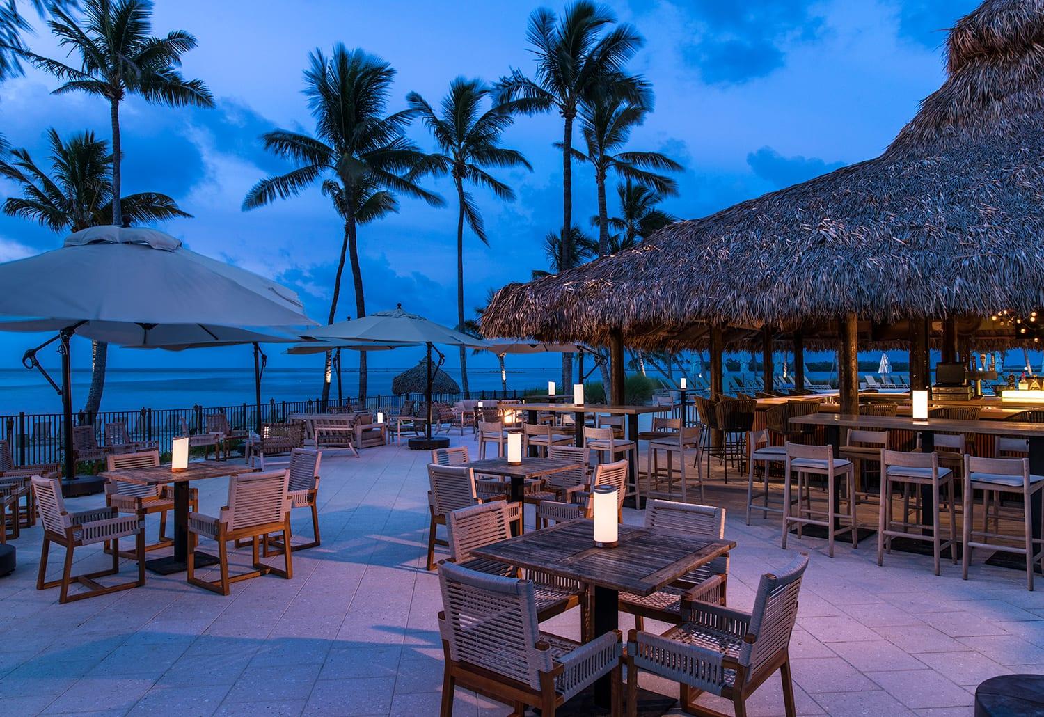 Amara Cay Resort, tiki bar