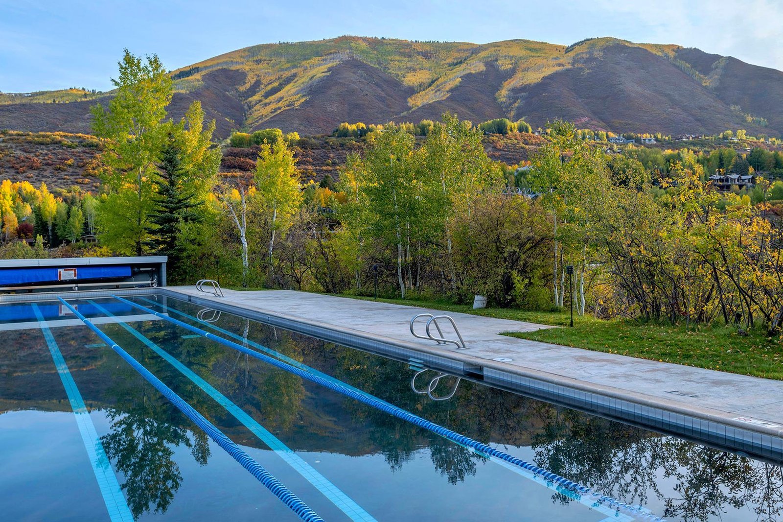 Aspen Meadows Resort, the pool