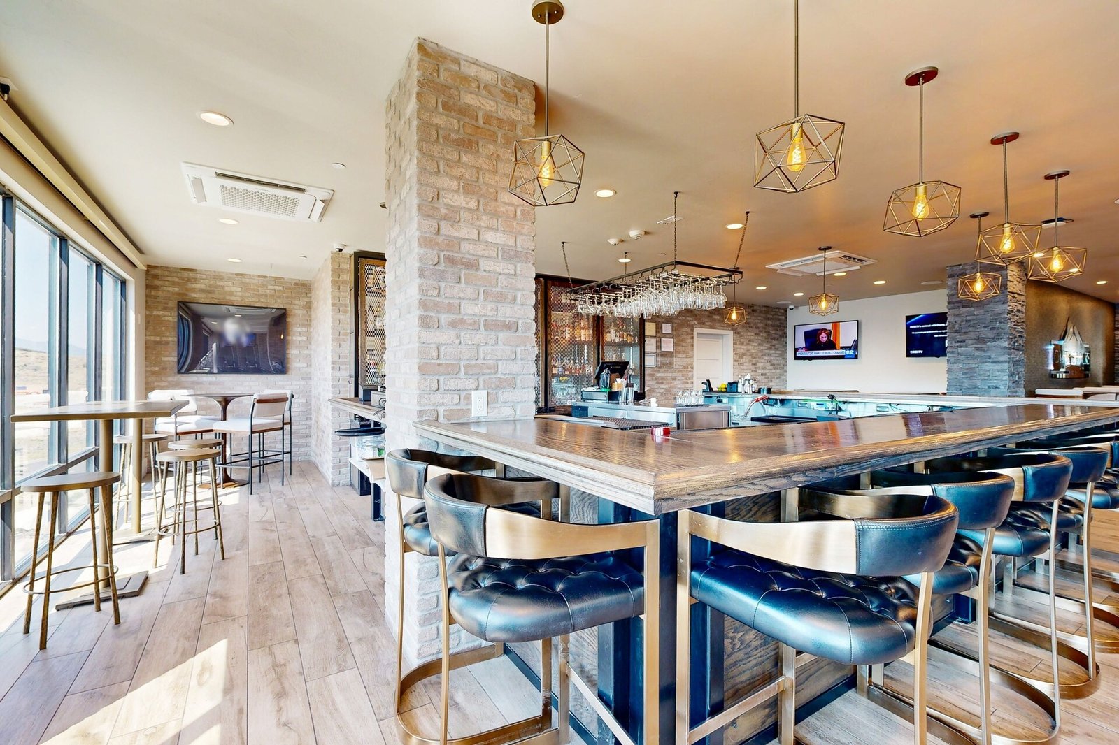 Black Rock Mountain Resort, on the rocks bar