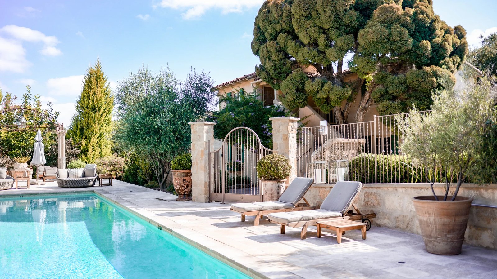 Cal-a-Vie Health Spa, the pool