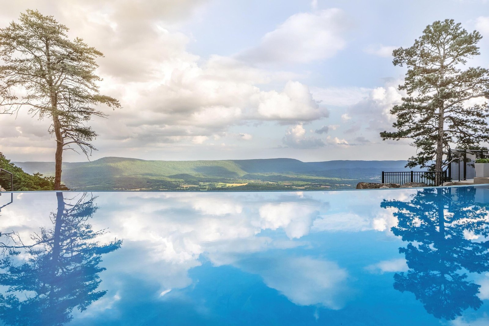 Cloudland at McLemore Resort Lookout Mountain, Curio by Hilton, the pool