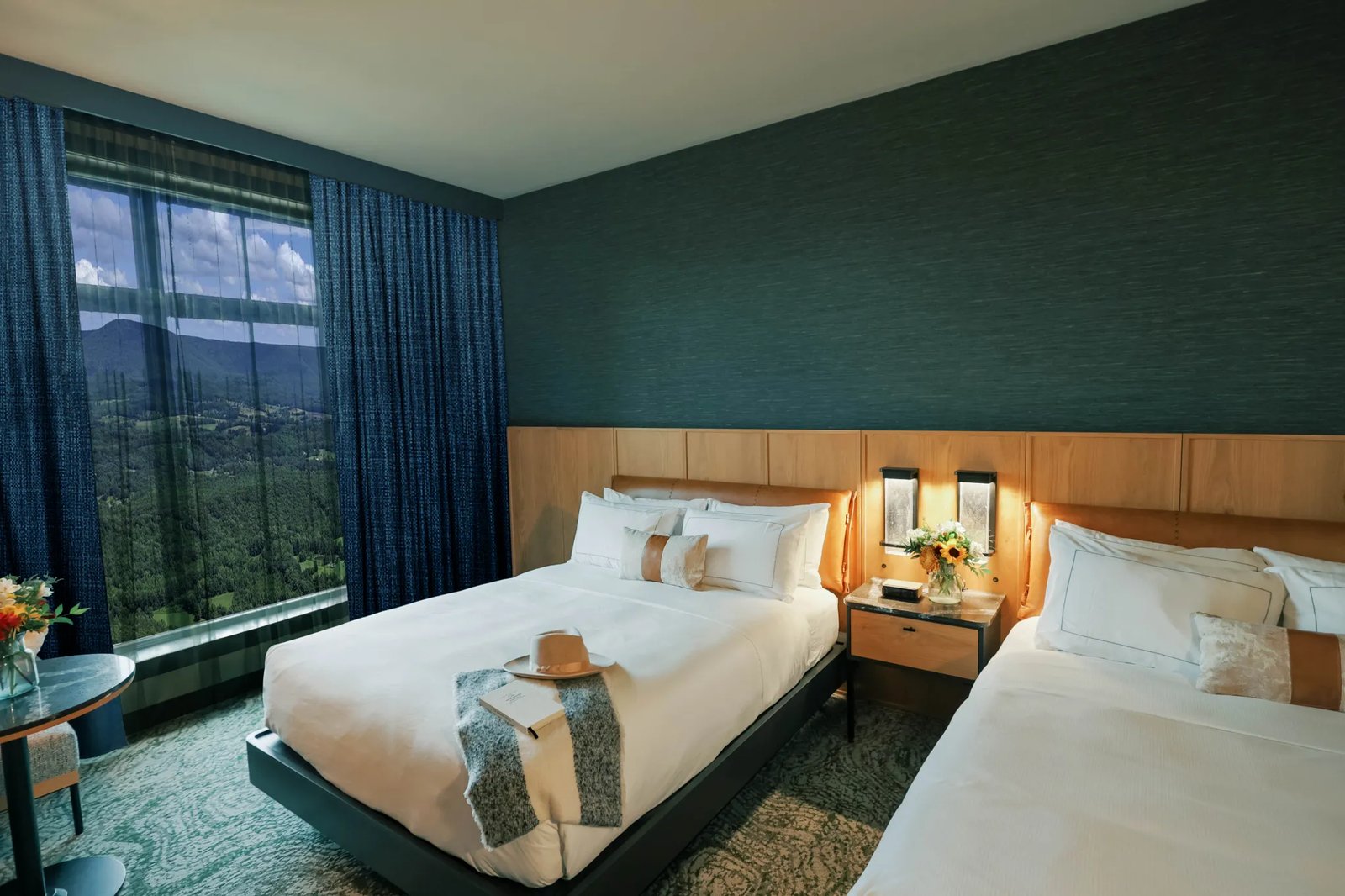 Cloudland at McLemore Resort Lookout Mountain, Curio by Hilton