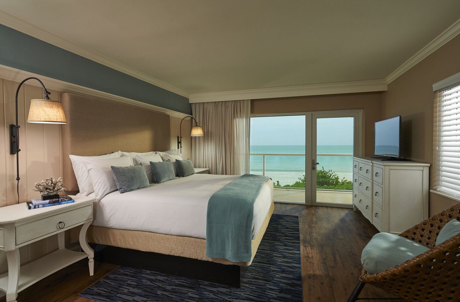 Edgewater Beach Hotel, rooms