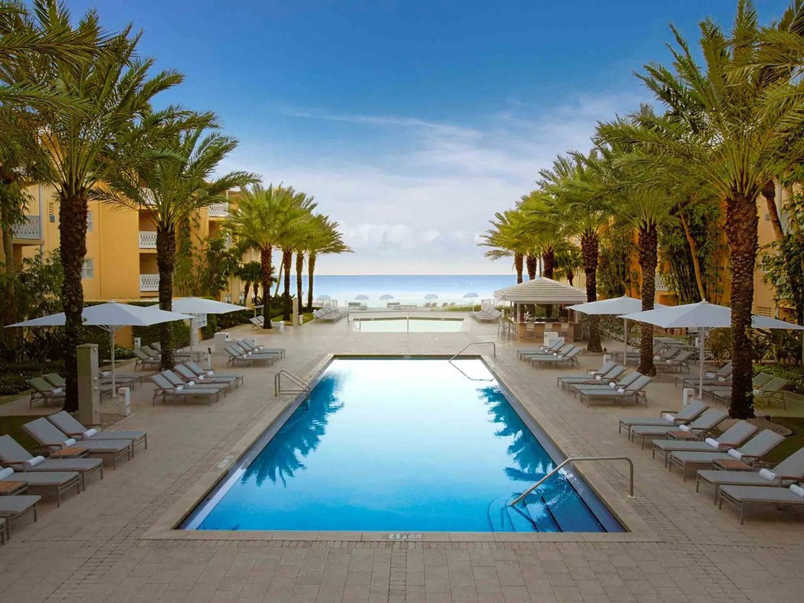 Edgewater Beach Hotel, the pool
