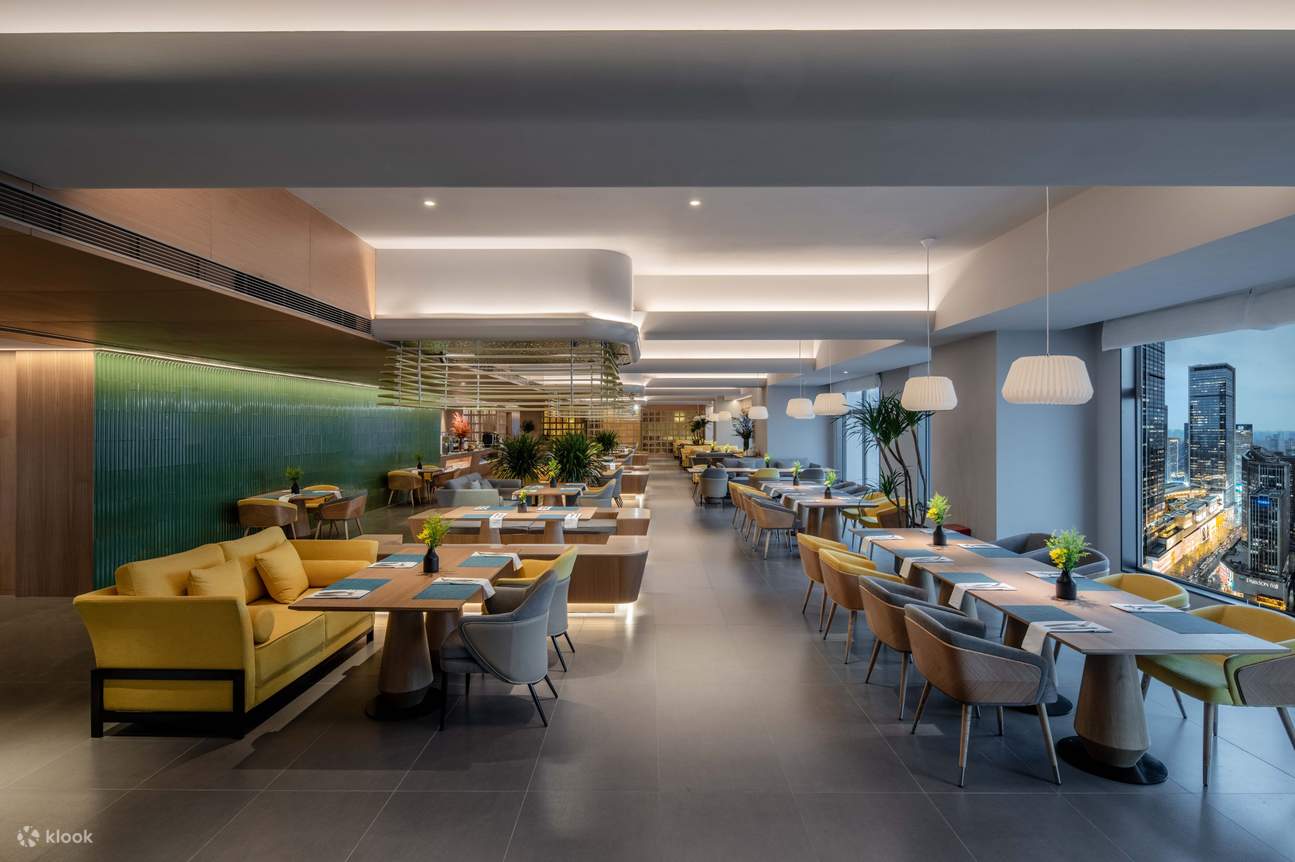 Pagoda Hotel Chengdu Taikoo Li, sky restaurant & go-to place