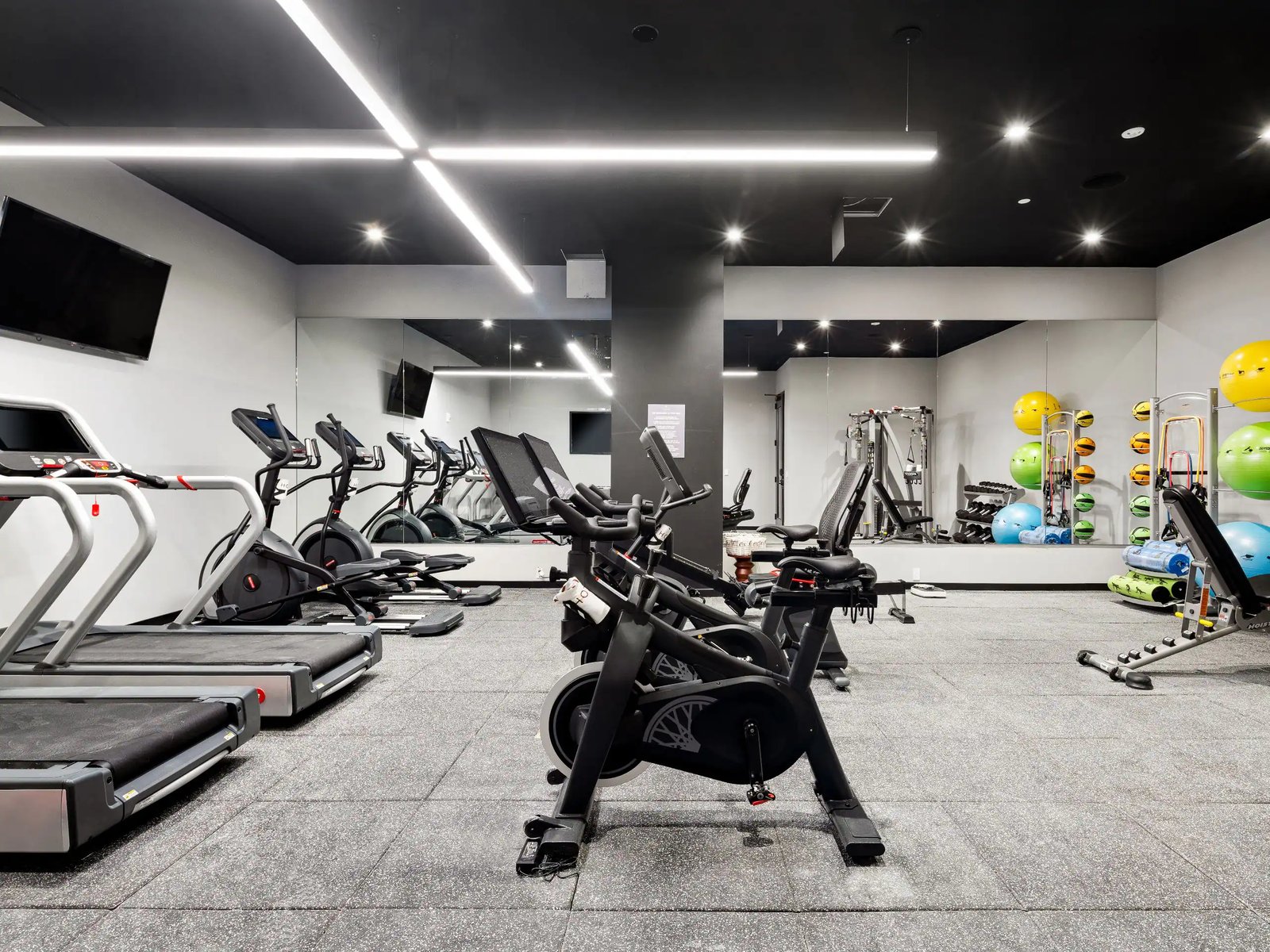 Grayson Hotel - The Unbound Collection by Hyatt, the gym