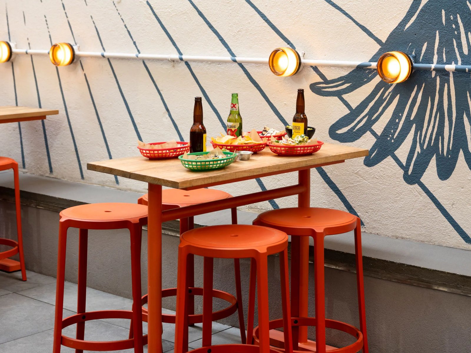 Grayson Hotel - The Unbound Collection by Hyatt, at the table