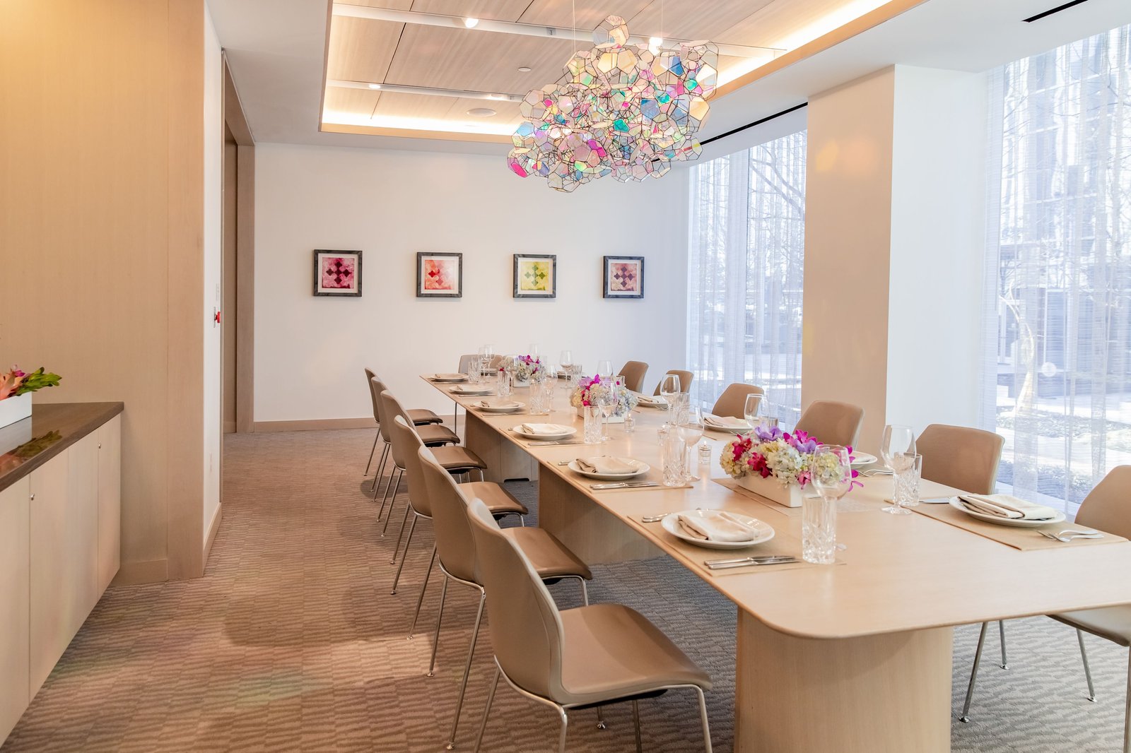 HALL Arts Hotel, Dallas, Autograph Collection, at the table