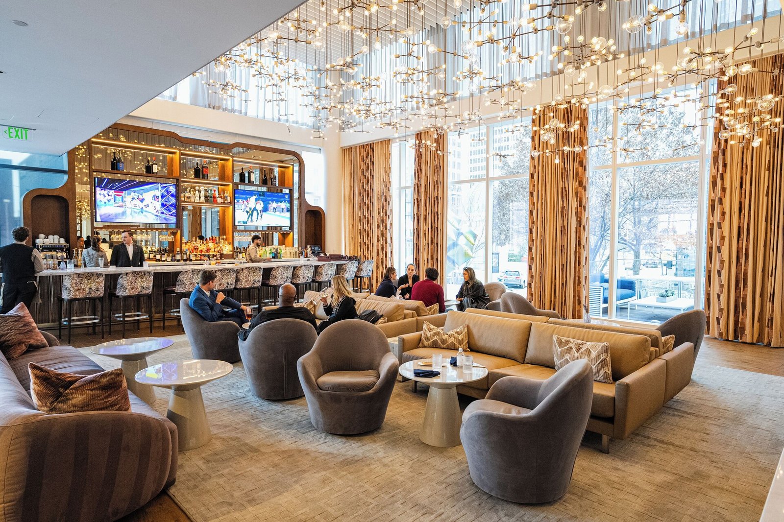 HALL Arts Hotel, Dallas, Autograph Collection, at the table