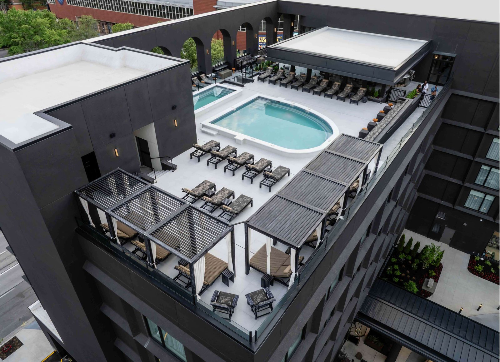 Hotel Bourre Bonne Louisville, Curio Collection by Hilton, the pool