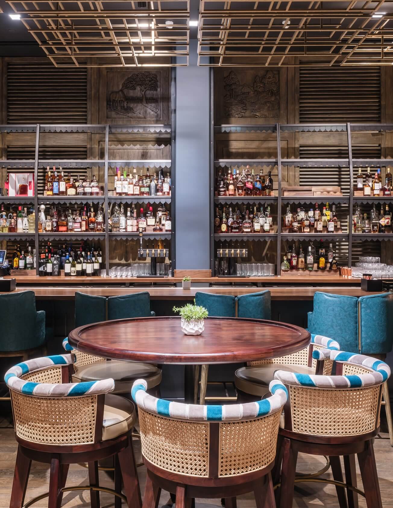 Hotel Bourre Bonne Louisville, Curio Collection by Hilton, at the table
