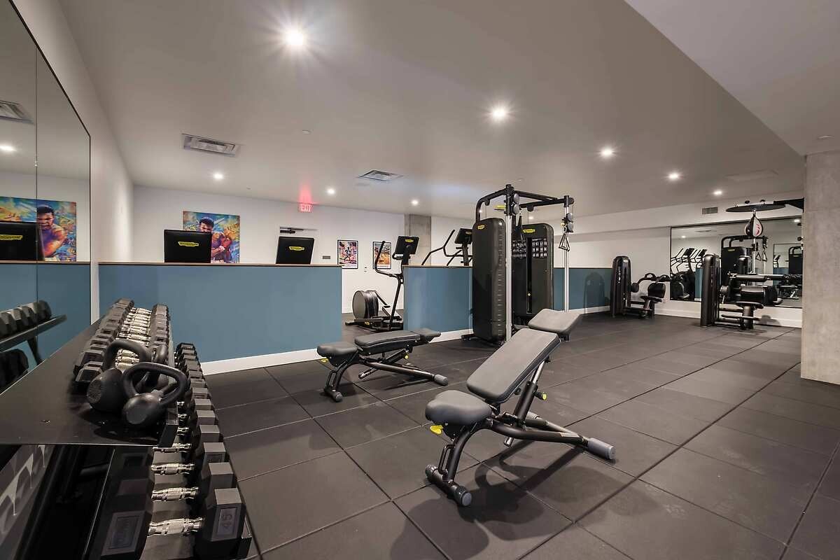 Hotel Bourre Bonne Louisville, Curio Collection by Hilton, the gym