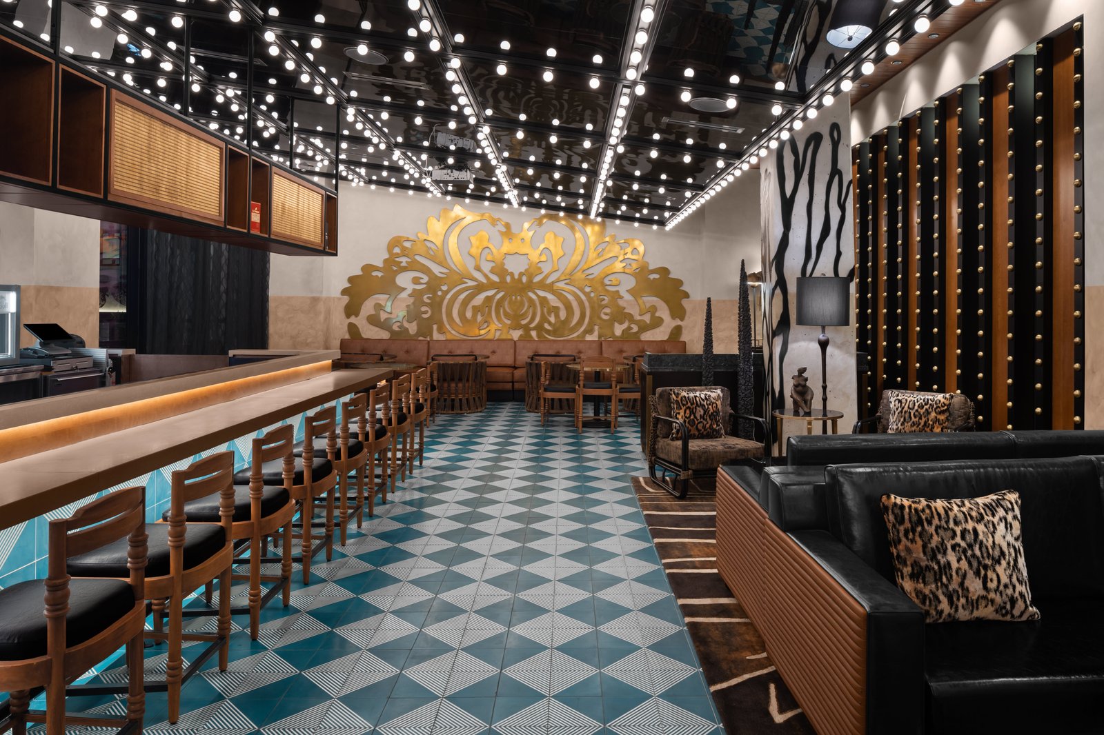 Hotel Fraye Nashville, Curio Collection by Hilton, at the table