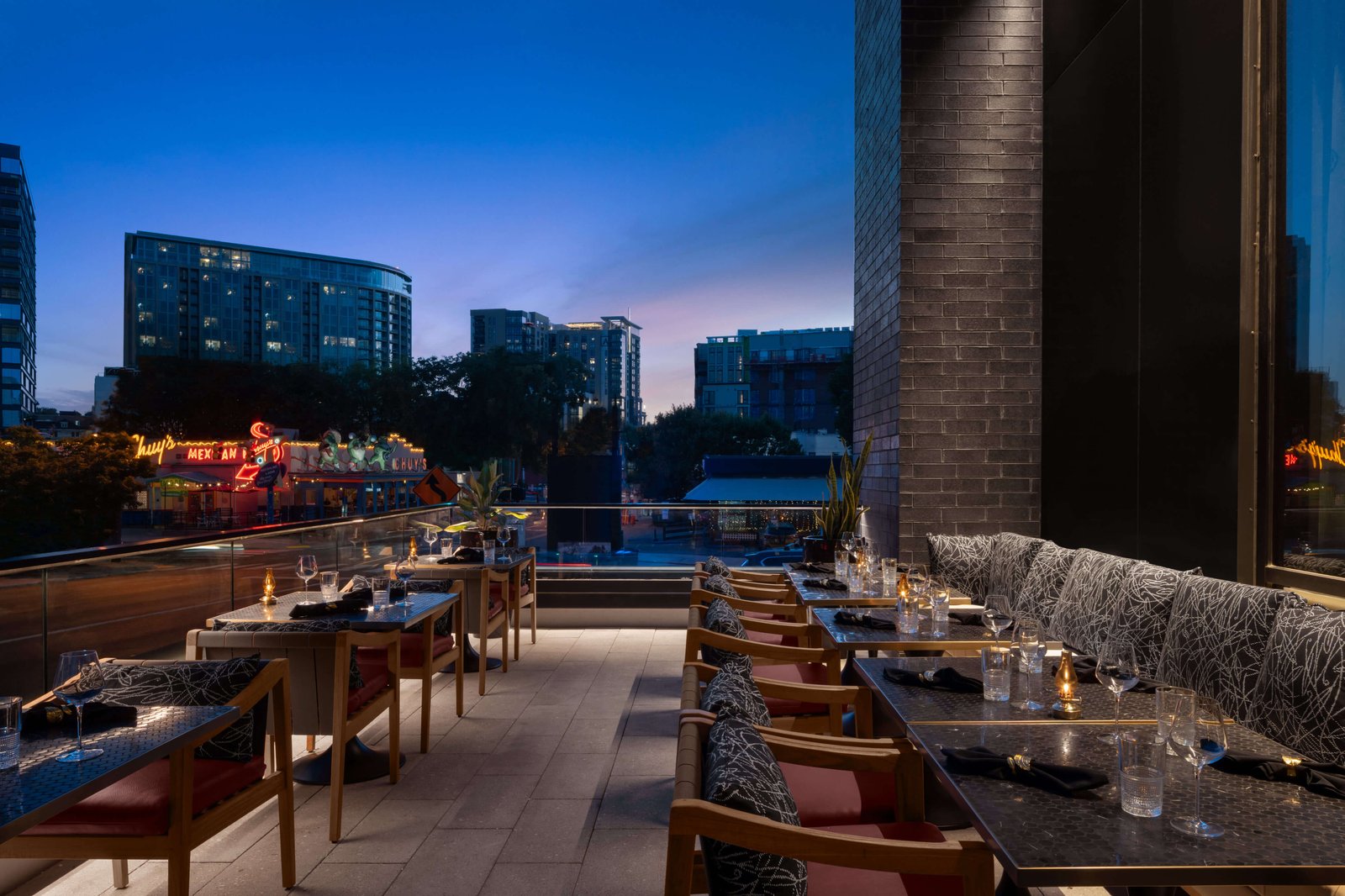 Hotel Fraye Nashville, Curio Collection by Hilton, gathre