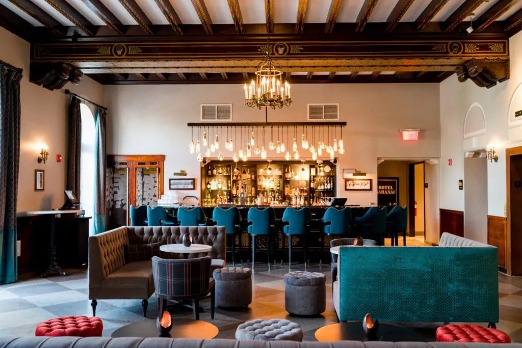 Hotel Saranac, Curio Collection by Hilton, at the table