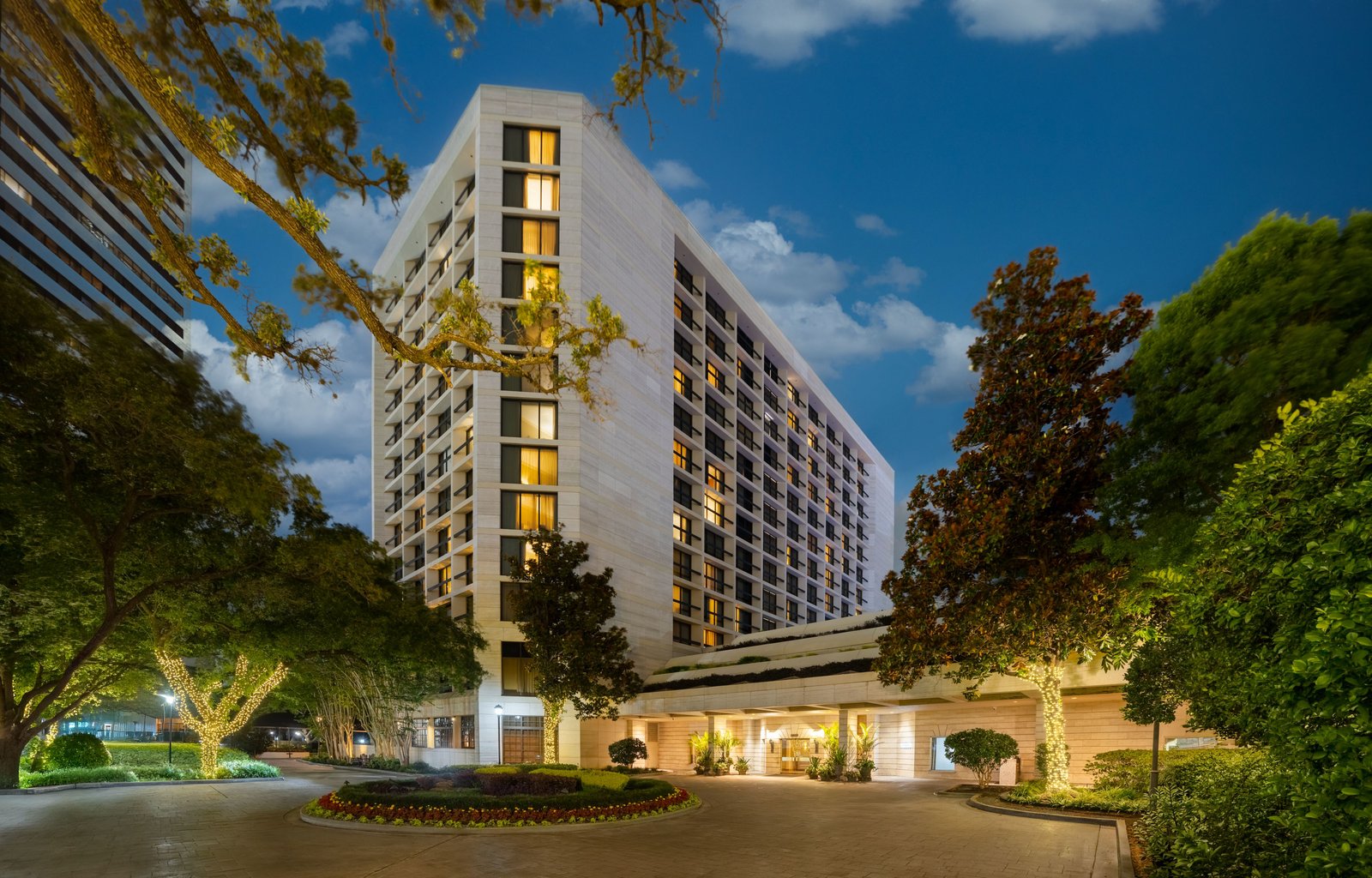 Houston Grand Hotel - River Oaks, how it began