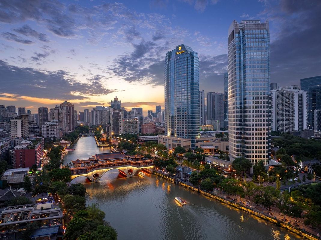 Niccolo Chengdu Hotel — eat & drink