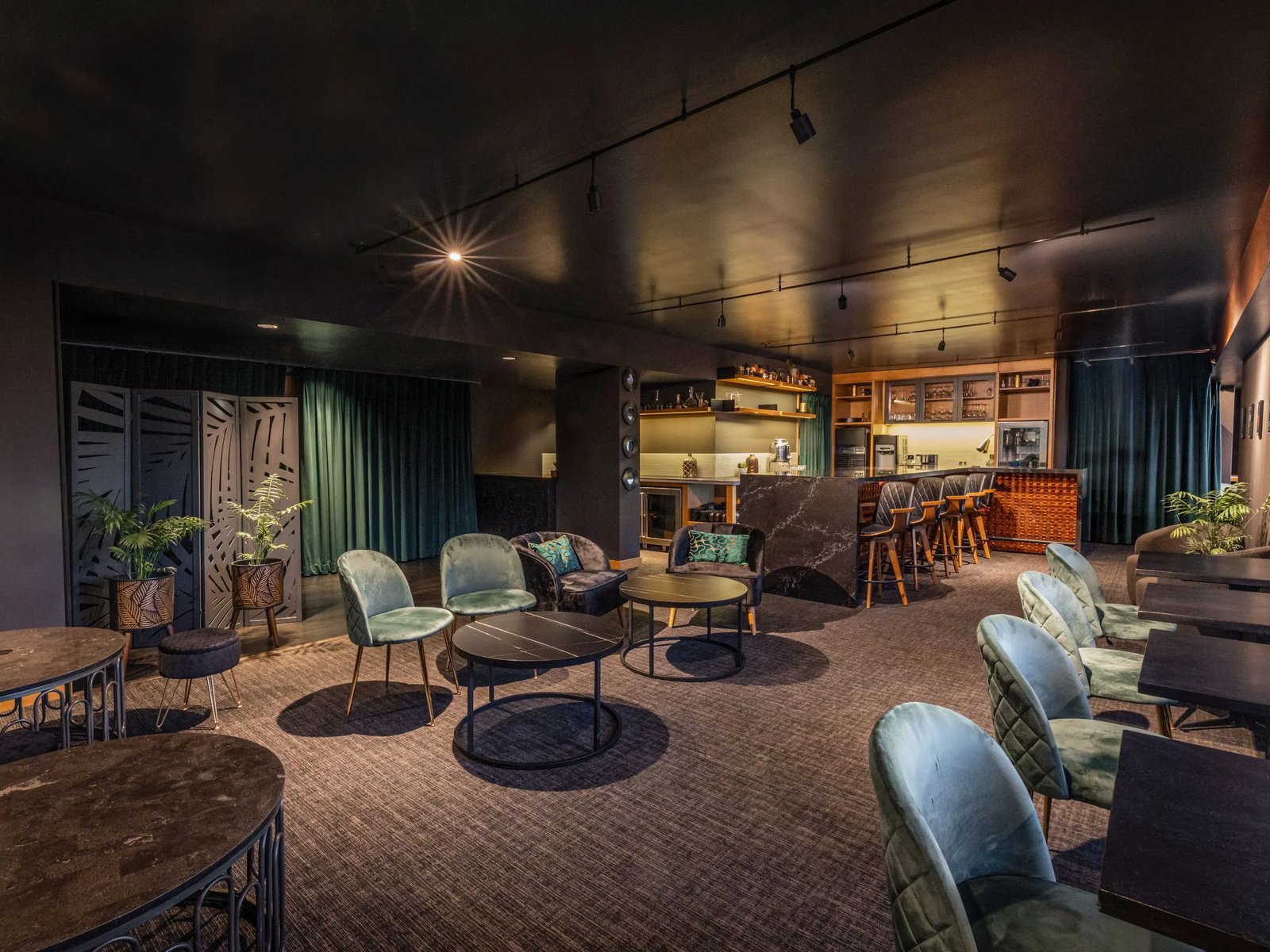 Hyatt Regency Lake Tahoe Resort, Spa and Casino, cutthroat's saloon